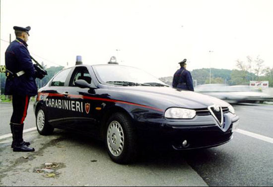 Auto dell'assessore contro quella dei carabinieri incidente sul viale 