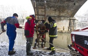 Roma: getta il figlio di due anni nel Tevere Roma: getta il figlio di due anni nel Tevere