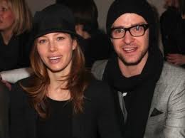 Justin Timberlake e Jessica Biel pensano al matrimonio gustandosi una buona pizza a Napoli Justin Timberlake e Jessica Biel pensano al matrimonio gustandosi una buona pizza a Napoli