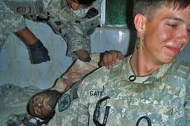 Soldati Usa posano vicino a cadaveri mutilati afghani, dura condanna della Casa Bianca Soldati Usa posano vicino a cadaveri mutilati afghani, dura condanna della Casa Bianca