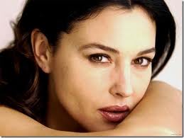 Monica Bellucci: attratta solamente dall'uomo trasandato Monica Bellucci: attratta solamente dall'uomo trasandato