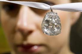 Venduto all'asta diamante appartenuto a Maria de' Medici, aggiudicato per 9,04 milioni di franchi Venduto all'asta diamante appartenuto a Maria de' Medici, aggiudicato per 9,04 milioni di franchi