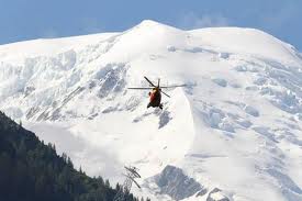 Il Monte Bianco continua a mietere vittime: morti due alpinisti per assideramento Il Monte Bianco continua a mietere vittime: morti due alpinisti per assideramento