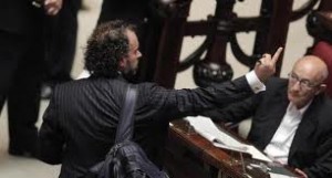 Barbato dà spettacolo alla Camera: prima dice "avete rotto i c..." e poi mostra dito medio