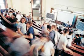 Tempi duri per gli studenti universitari fuori corso: in arrivo maggiorazioni dei contributi Tempi duri per gli studenti universitari fuori corso: in arrivo maggiorazioni dei contributi